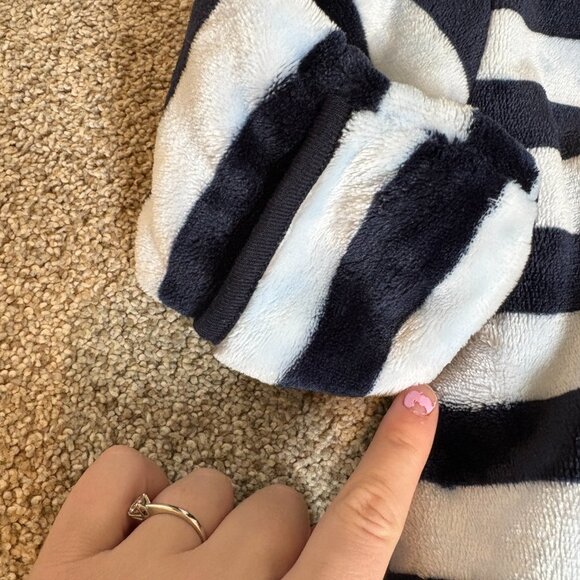 The Children’s Place Bunting Suit plush, warm stripes 6-9 months blue mittens - Picture 7 of 9